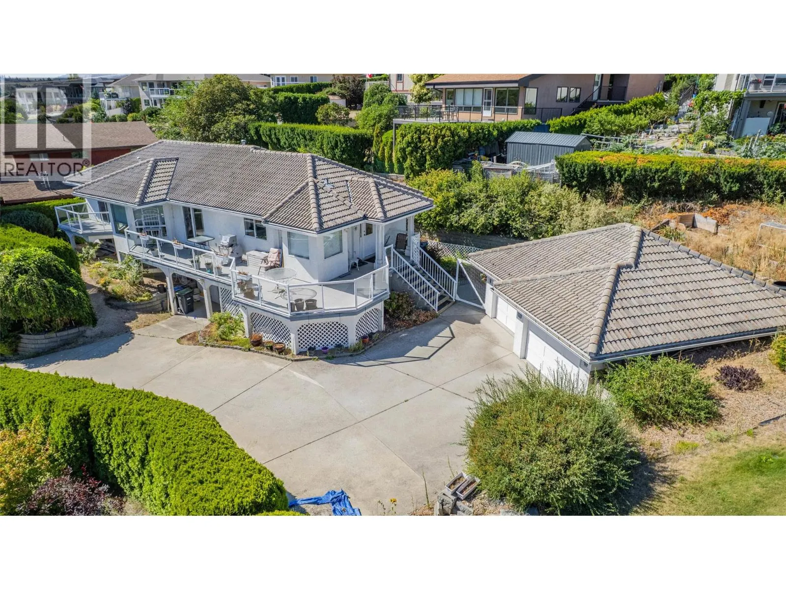 6752 Lakeside Drive