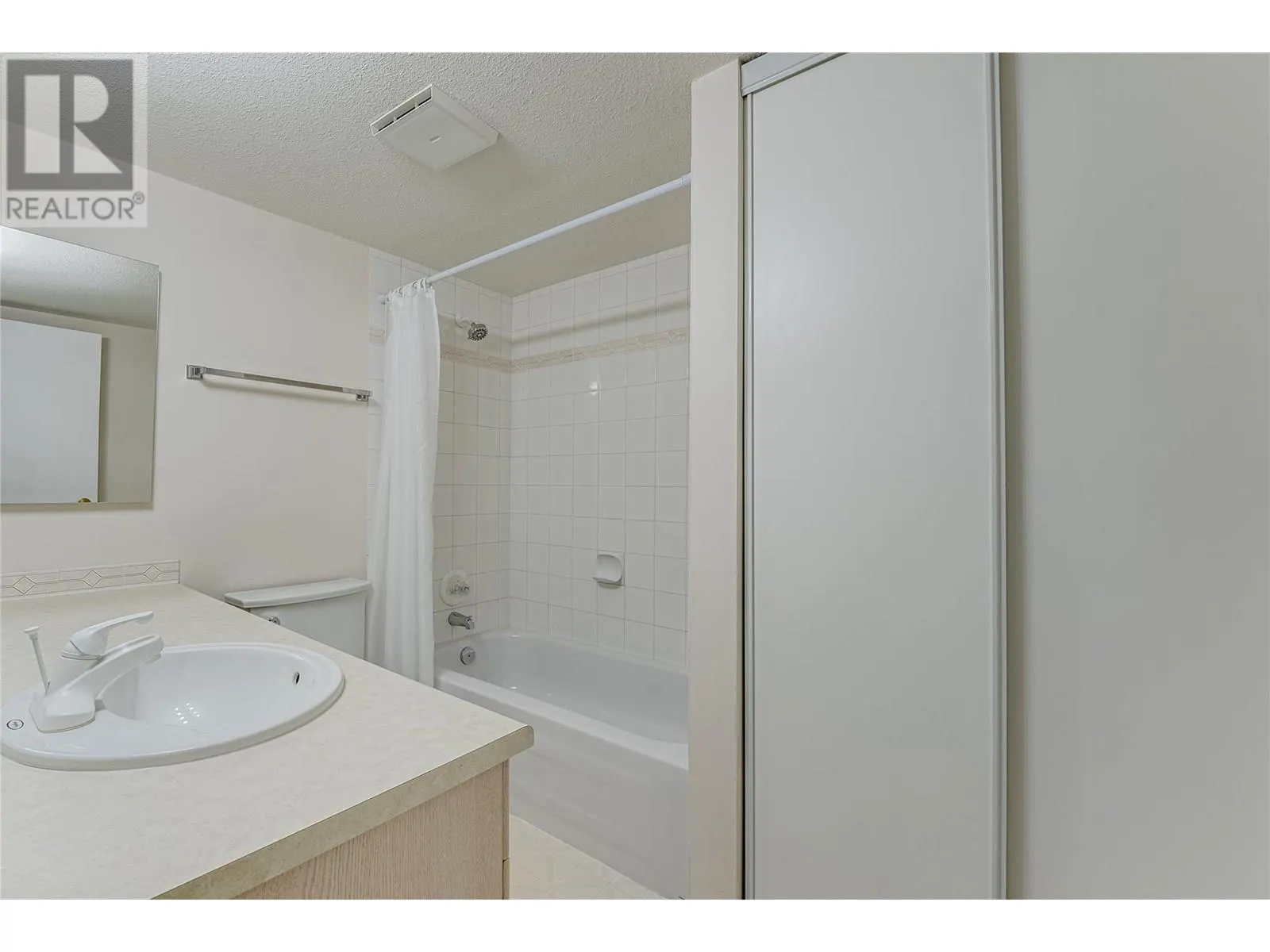 3705 30 Avenue Unit# 204