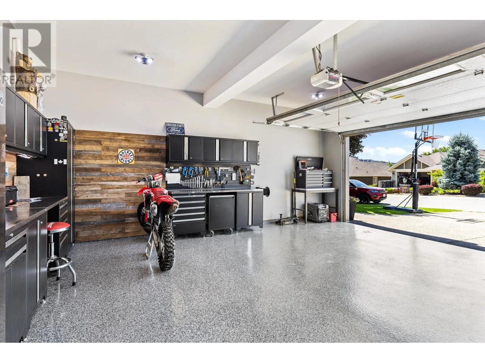 1441 Black Mountain Crescent