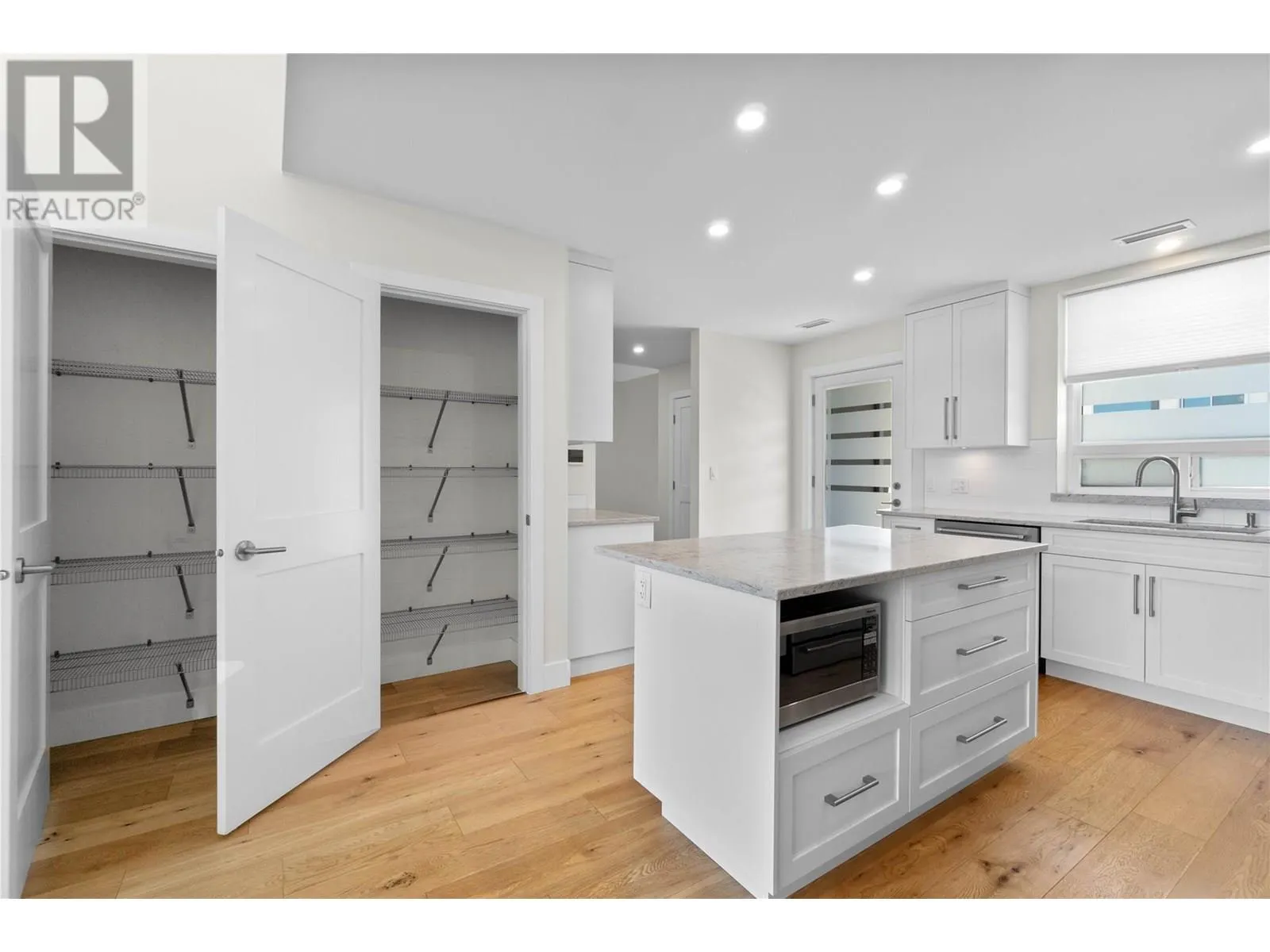 121 Harbourfront Drive NE Unit# 10