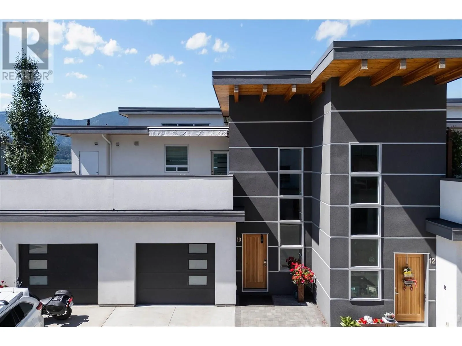 121 Harbourfront Drive NE Unit# 10