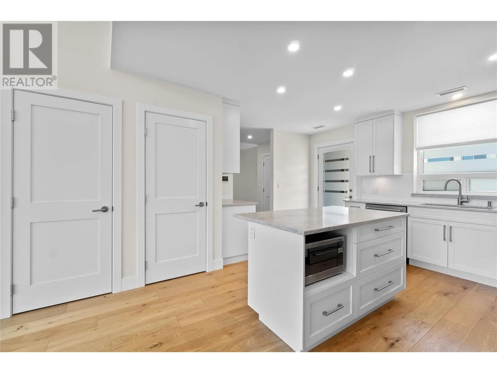 121 Harbourfront Drive NE Unit# 10