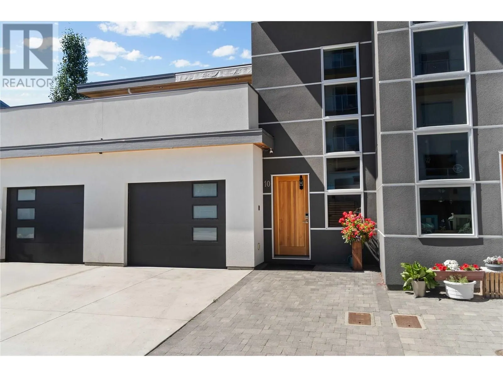 121 Harbourfront Drive NE Unit# 10