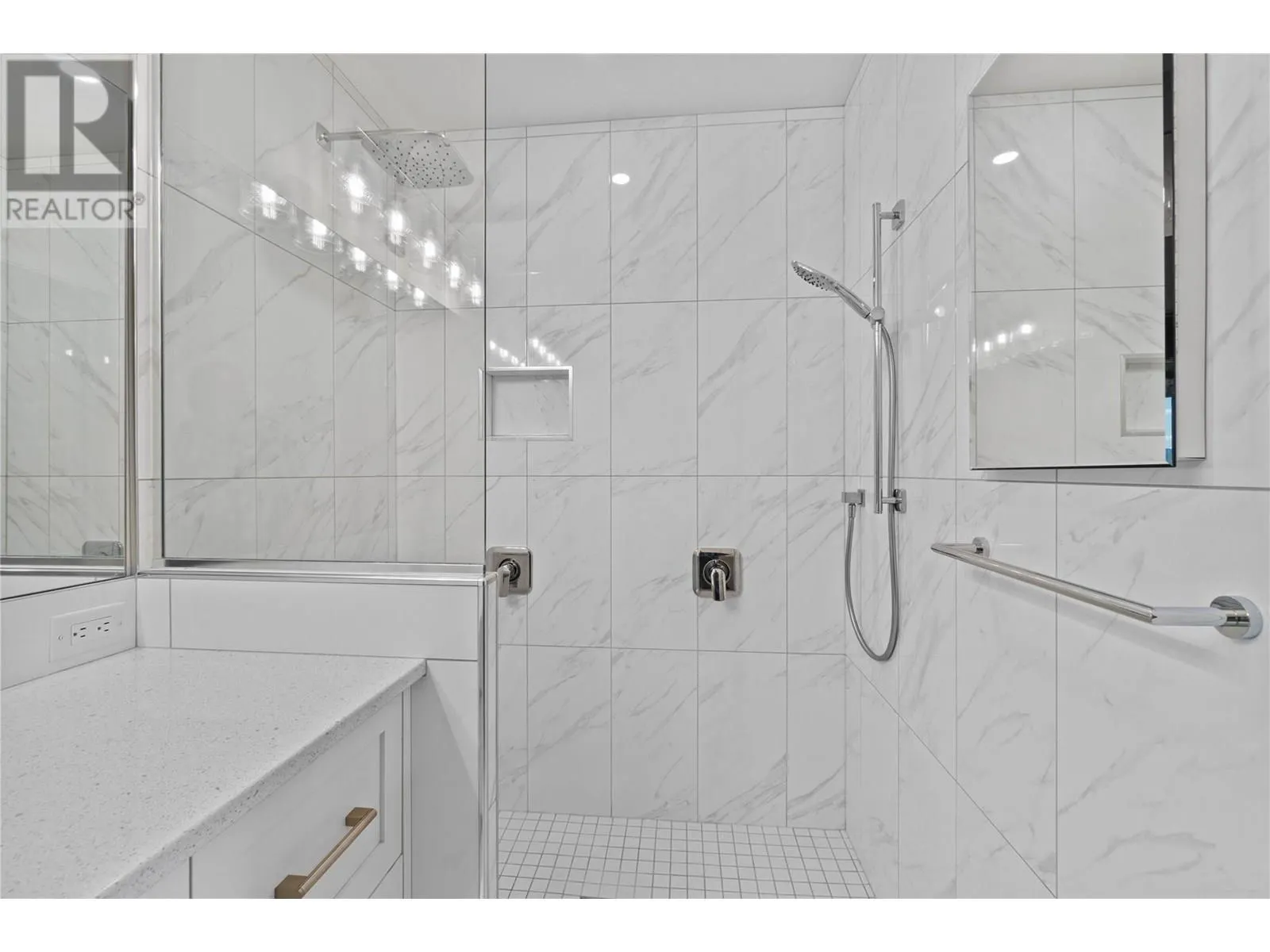 121 Harbourfront Drive NE Unit# 10