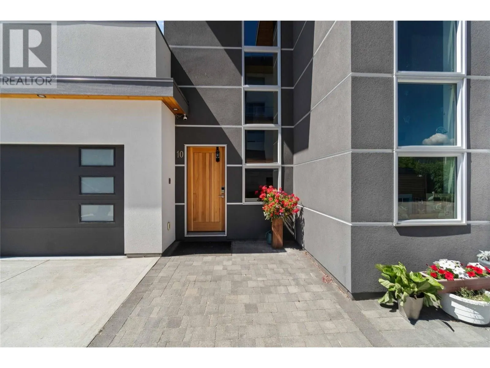 121 Harbourfront Drive NE Unit# 10