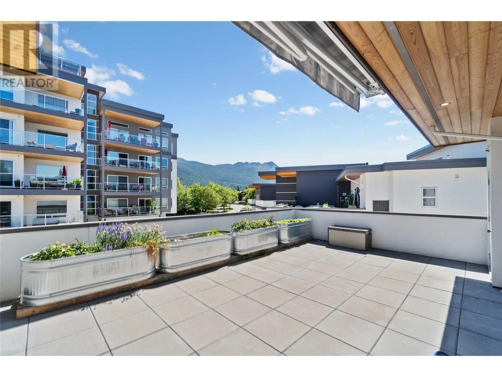 121 Harbourfront Drive NE Unit# 10