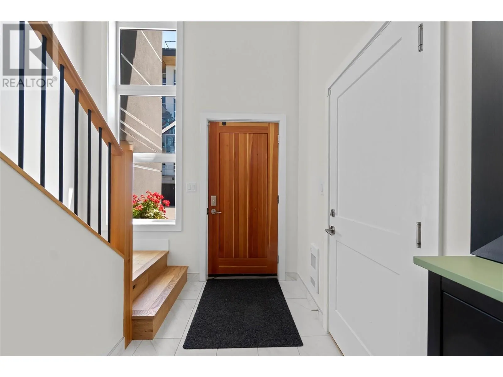 121 Harbourfront Drive NE Unit# 10