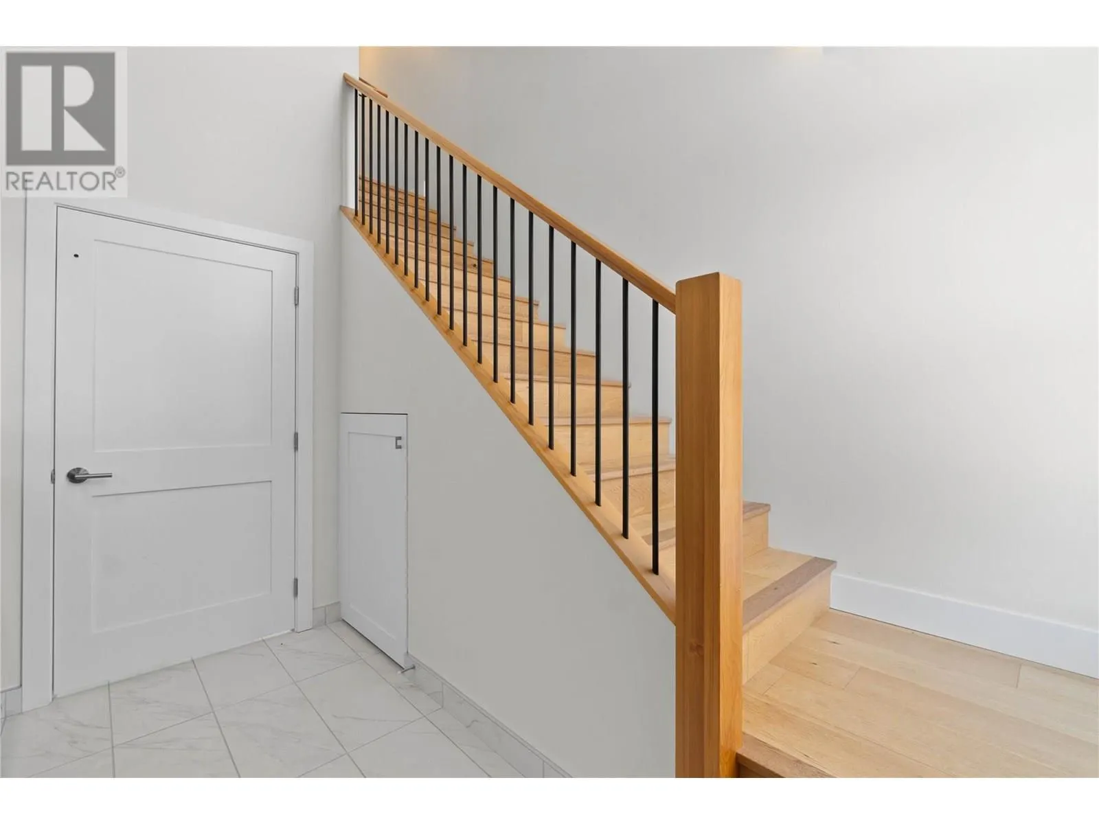 121 Harbourfront Drive NE Unit# 10