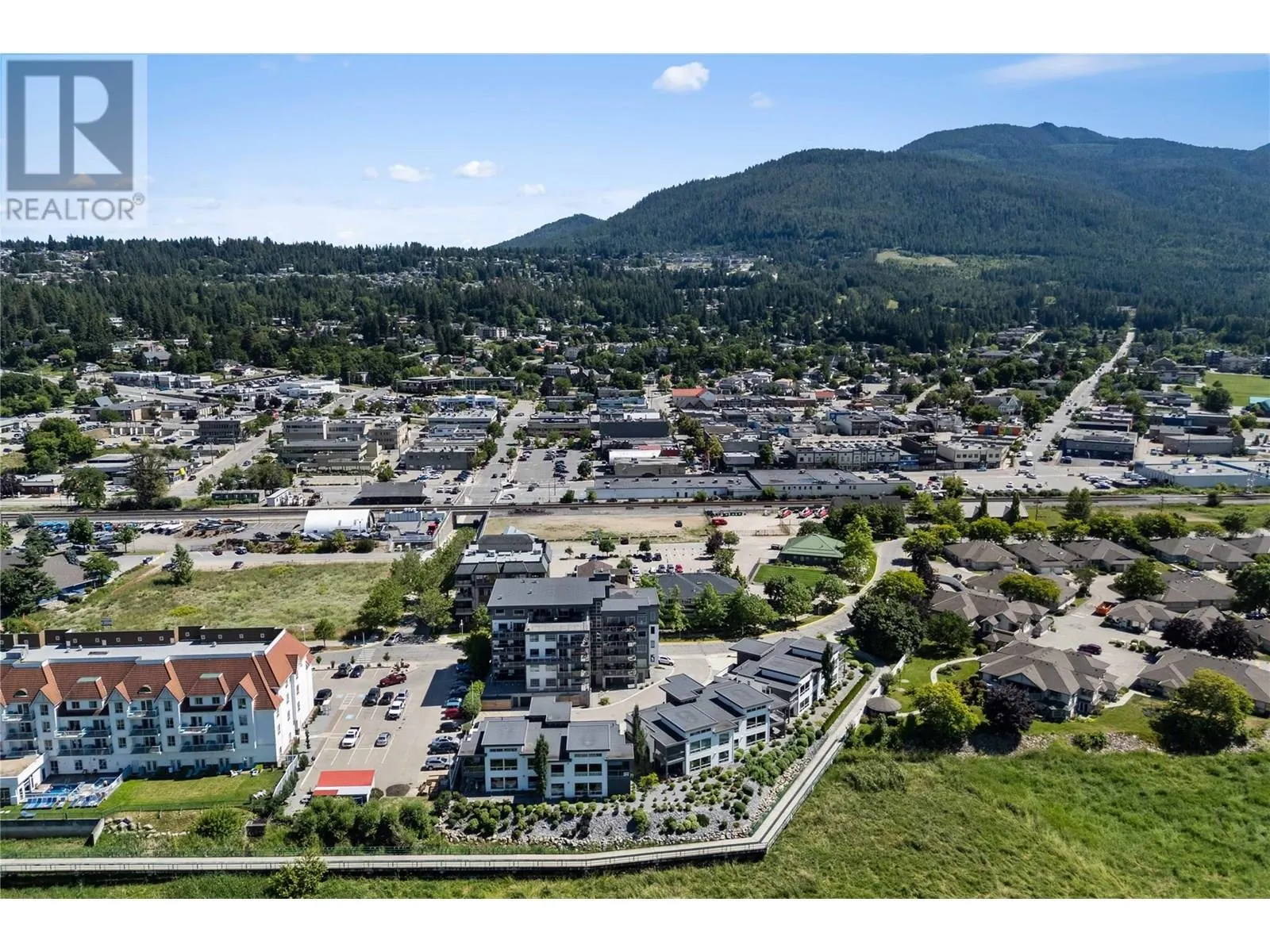 121 Harbourfront Drive NE Unit# 10