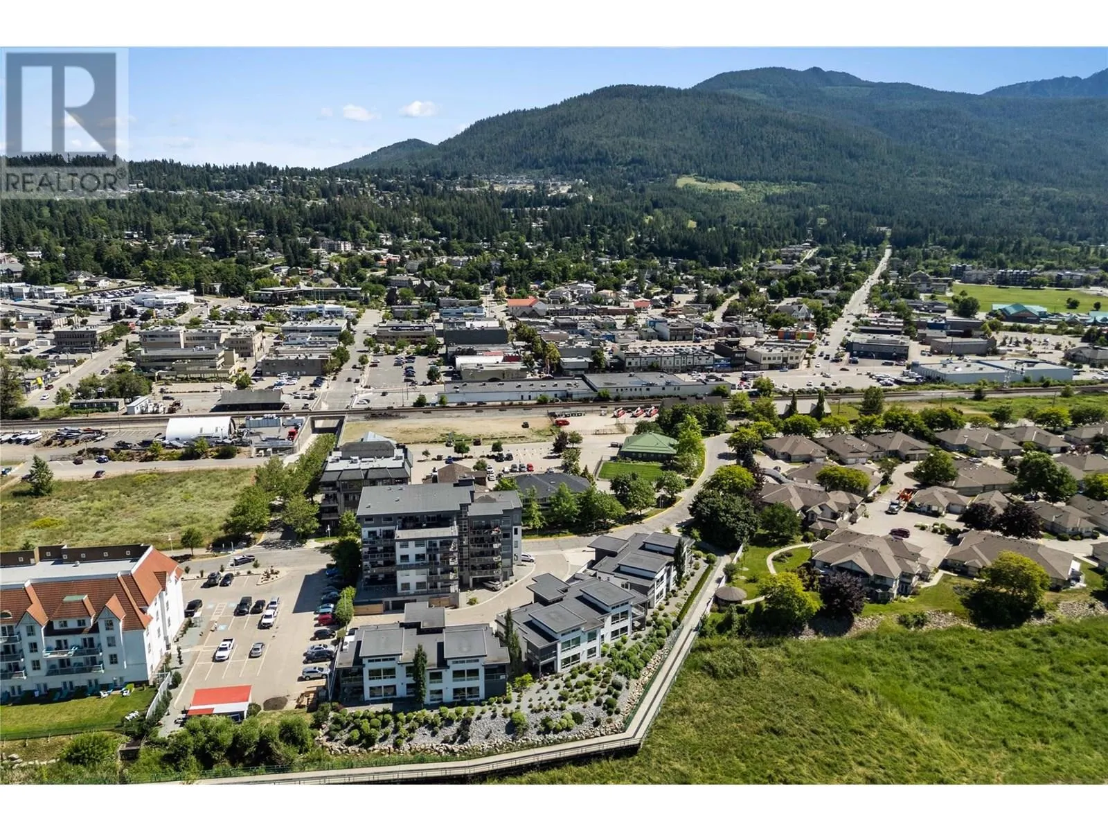 121 Harbourfront Drive NE Unit# 10