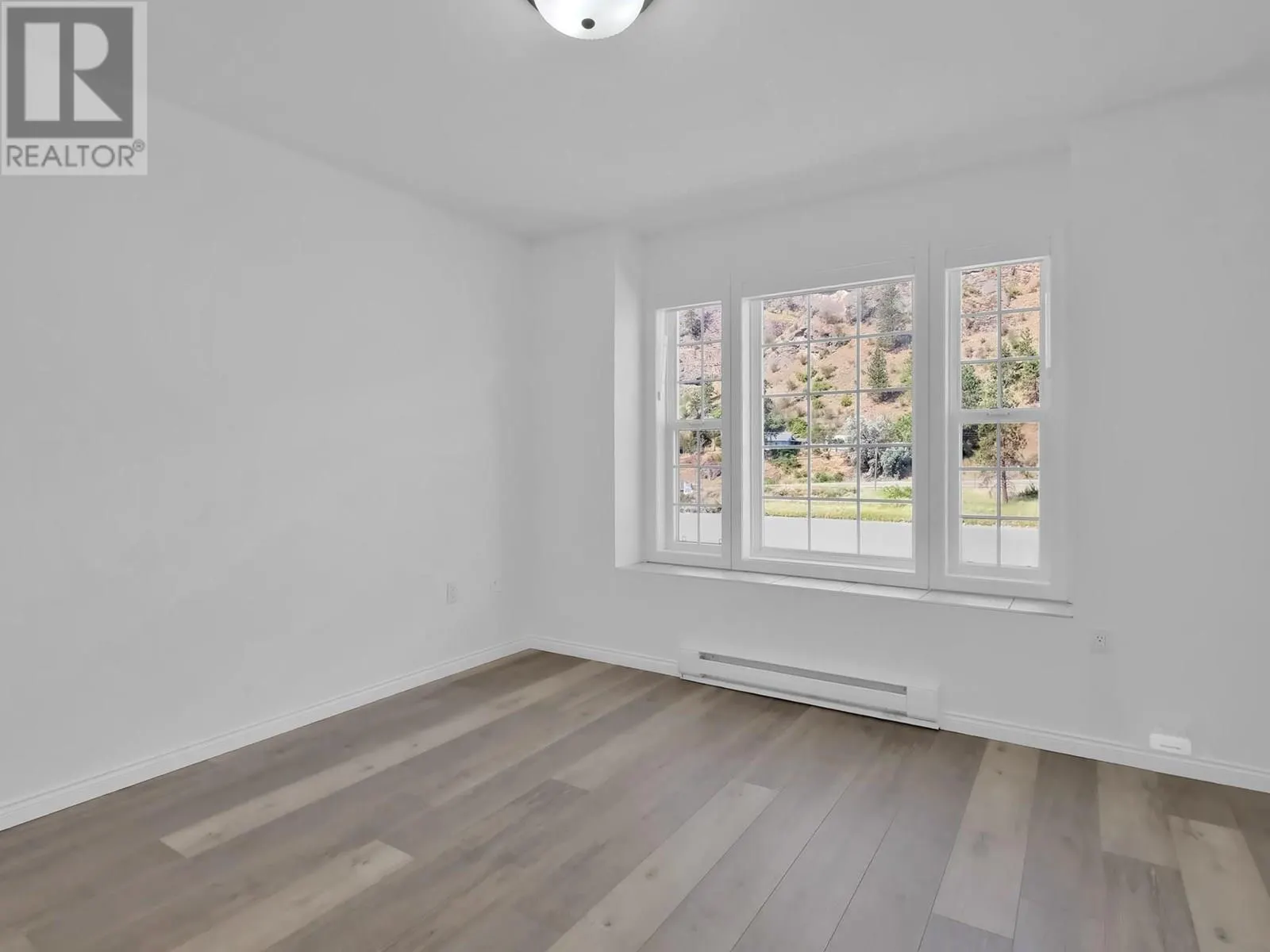 750 RAILWAY Lane Unit# 32
