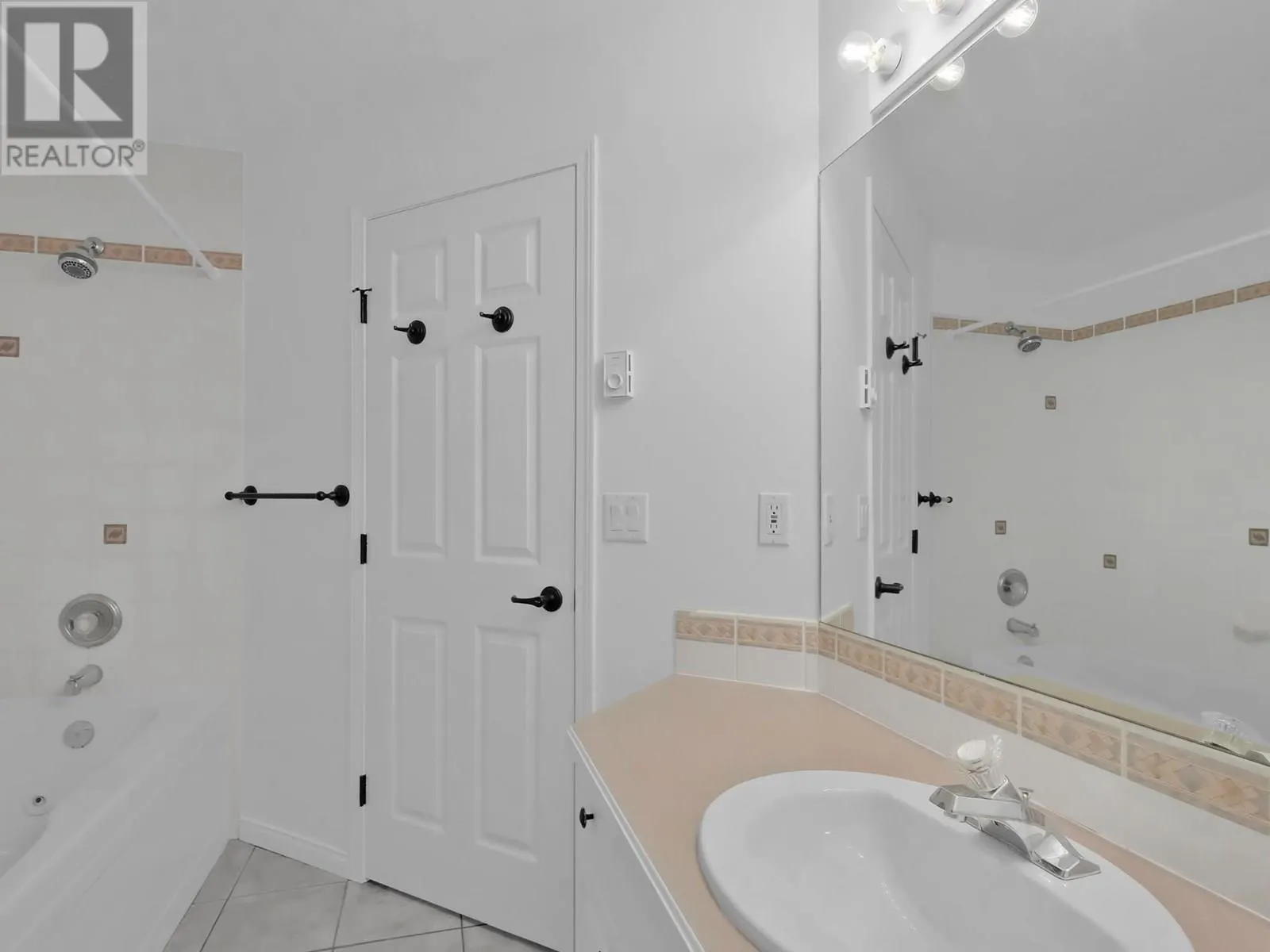 750 RAILWAY Lane Unit# 32