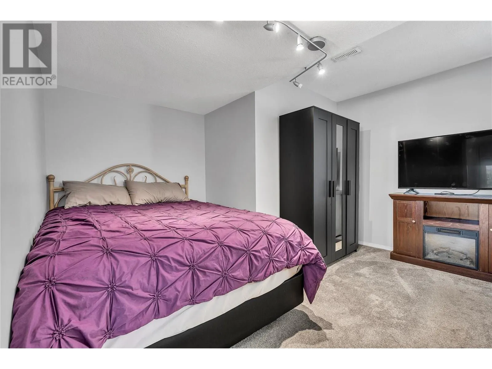 8704 Kuroda Place