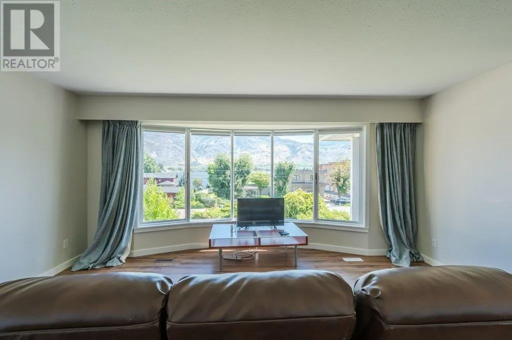 5806 Oleander Drive