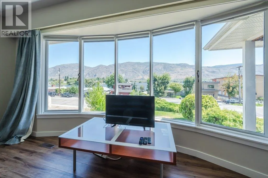 5806 Oleander Drive