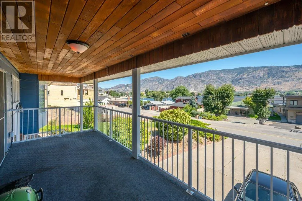 5806 Oleander Drive