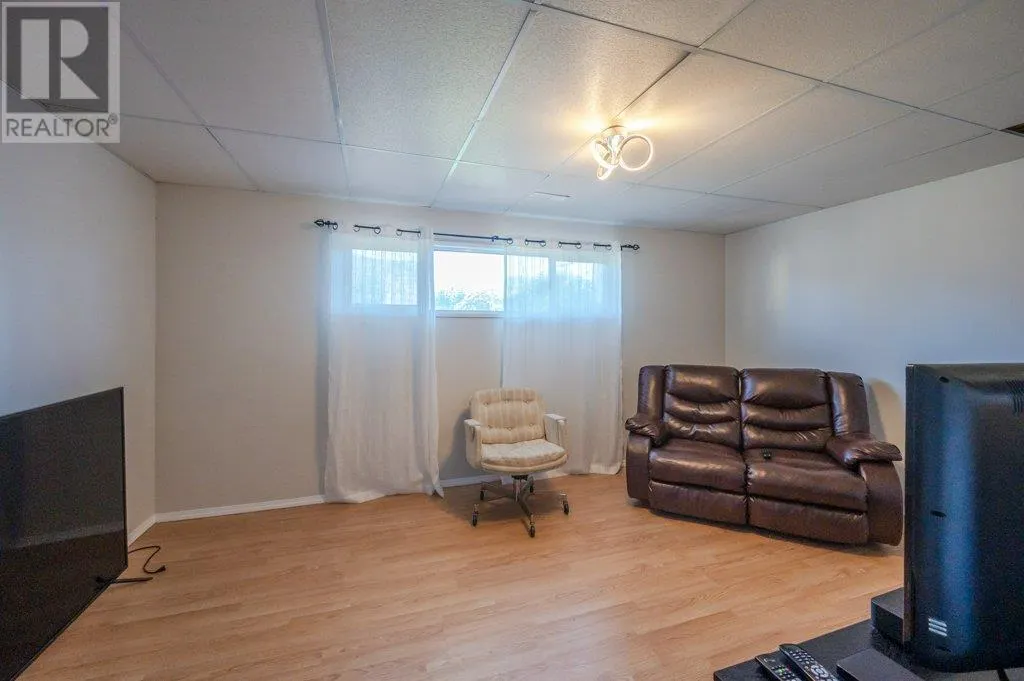 5806 Oleander Drive