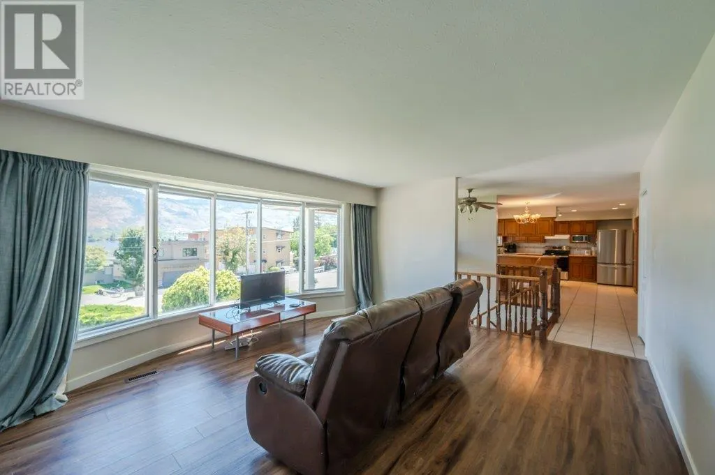 5806 Oleander Drive