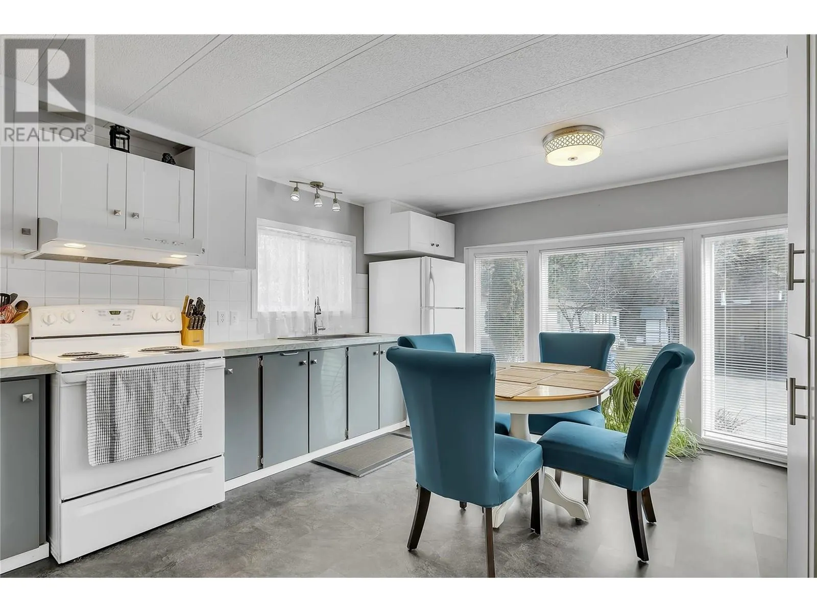 1929 97 Highway S Unit# 64