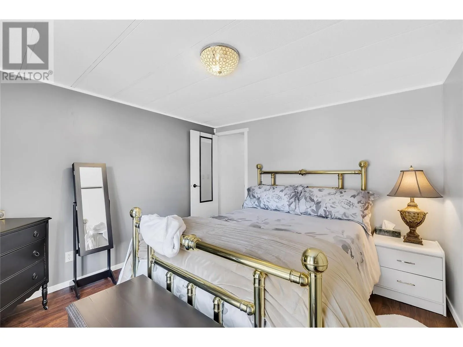 1929 97 Highway S Unit# 64