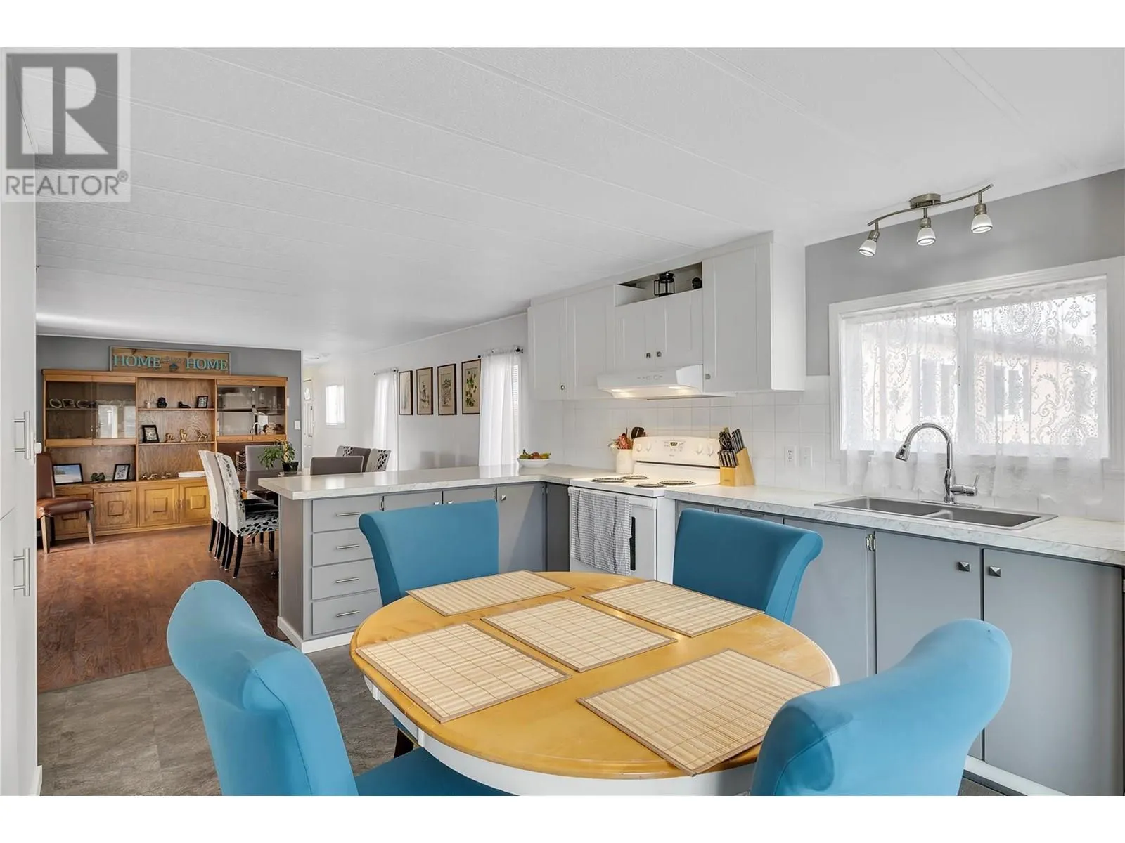 1929 97 Highway S Unit# 64