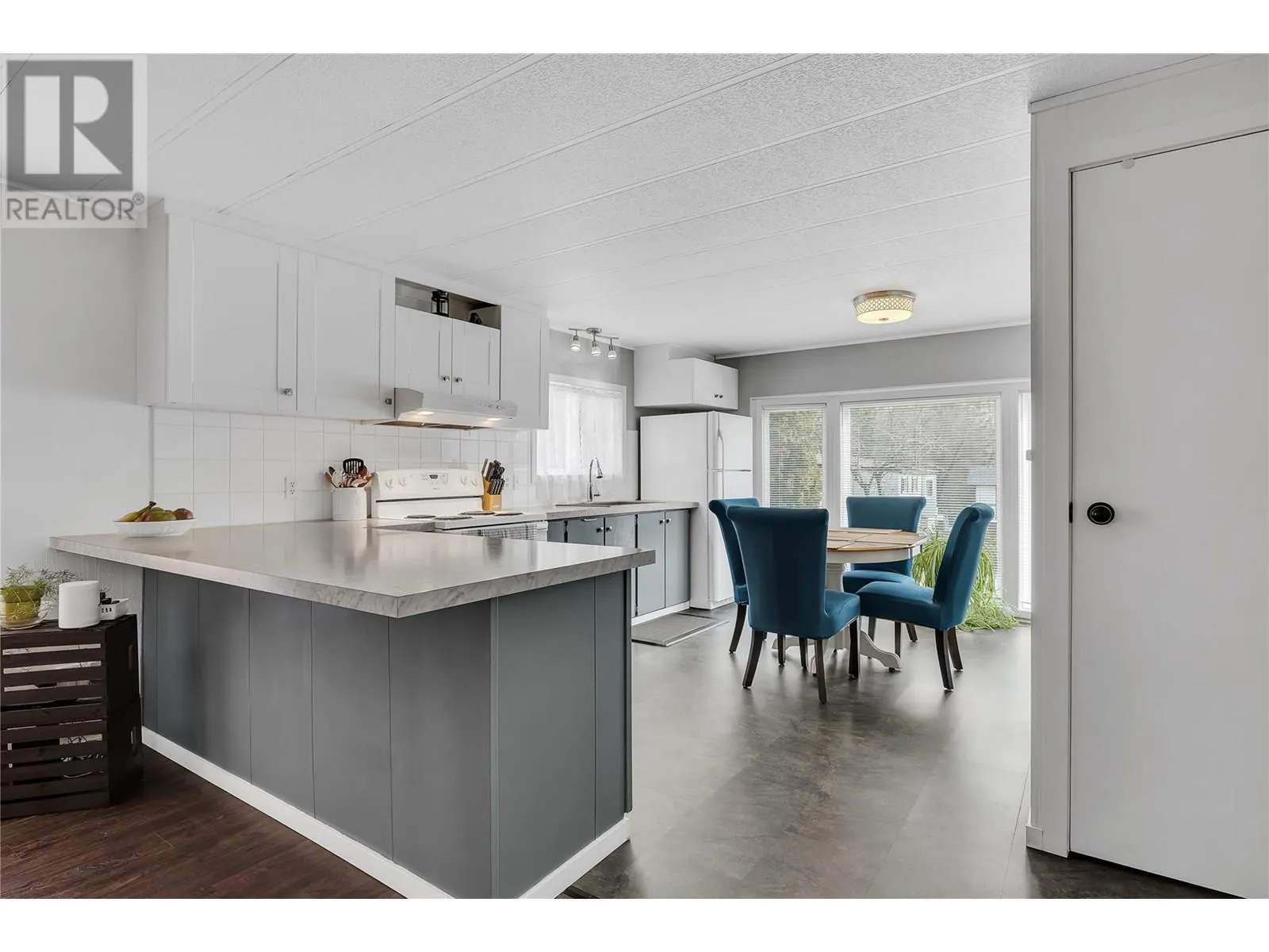 1929 97 Highway S Unit# 64