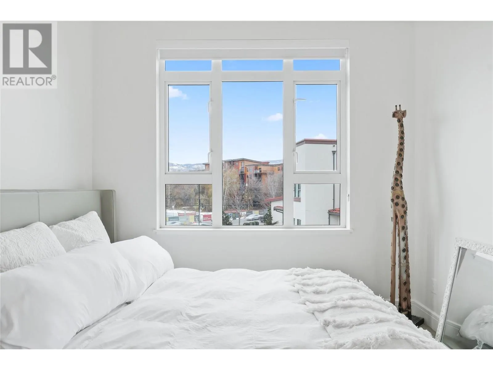 3756 Lakeshore Road Unit# 13