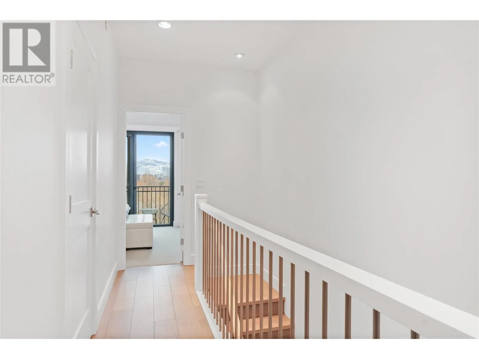 3756 Lakeshore Road Unit# 13