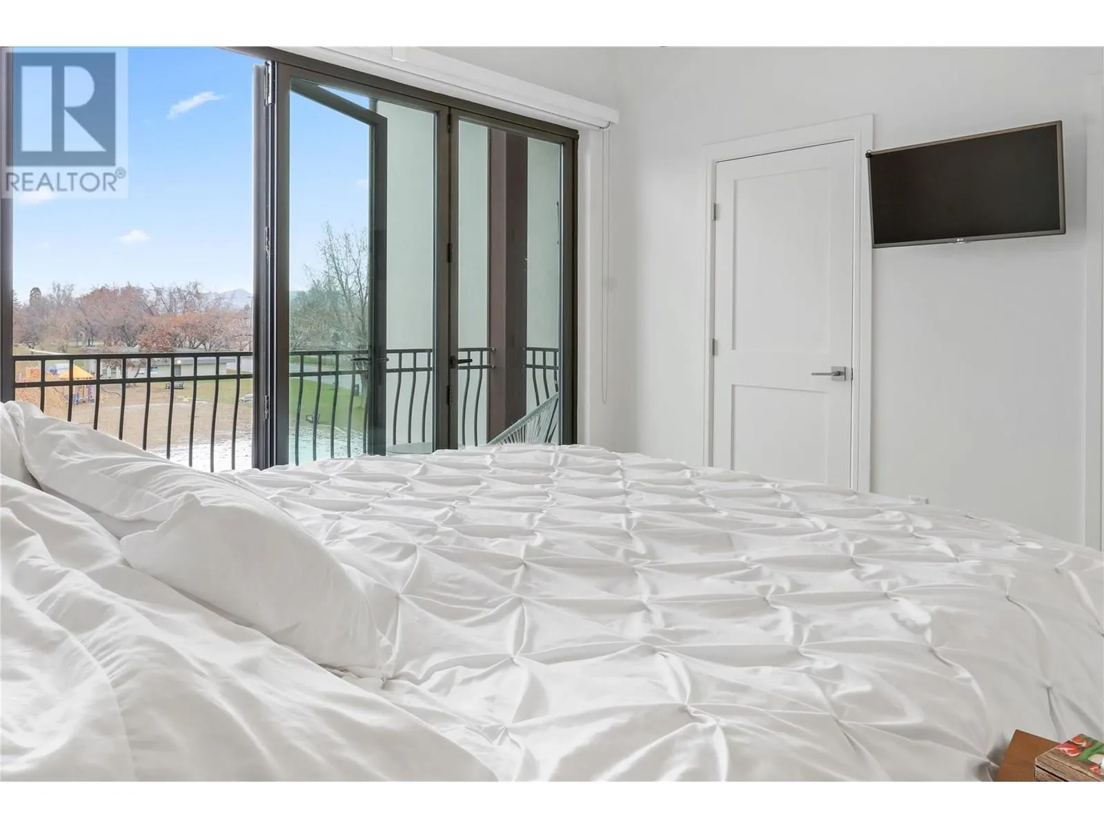 3756 Lakeshore Road Unit# 13