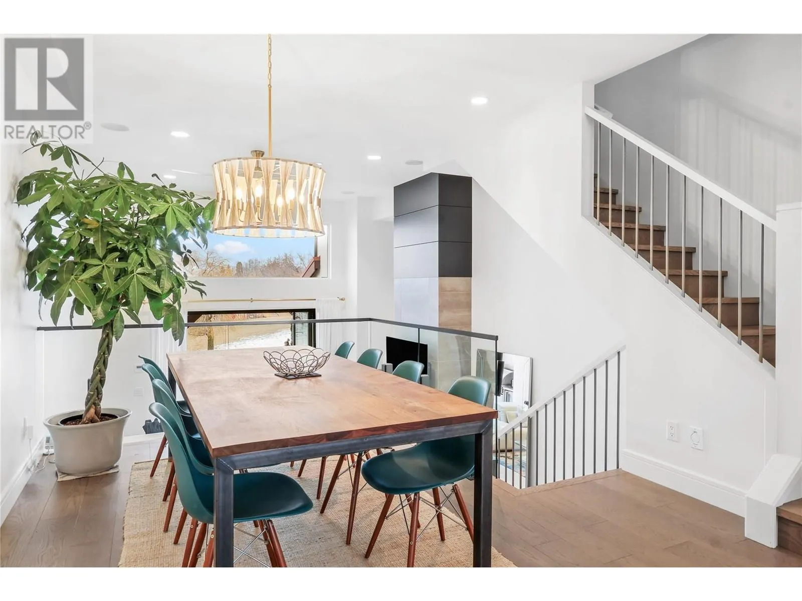 3756 Lakeshore Road Unit# 13