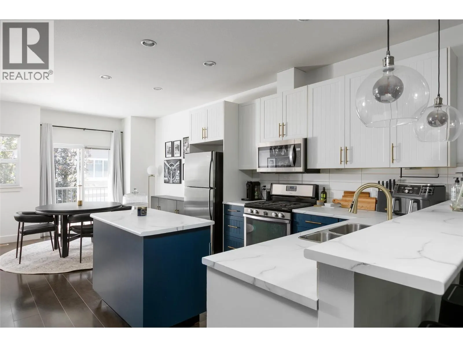 600 SHERWOOD Road Unit# 21