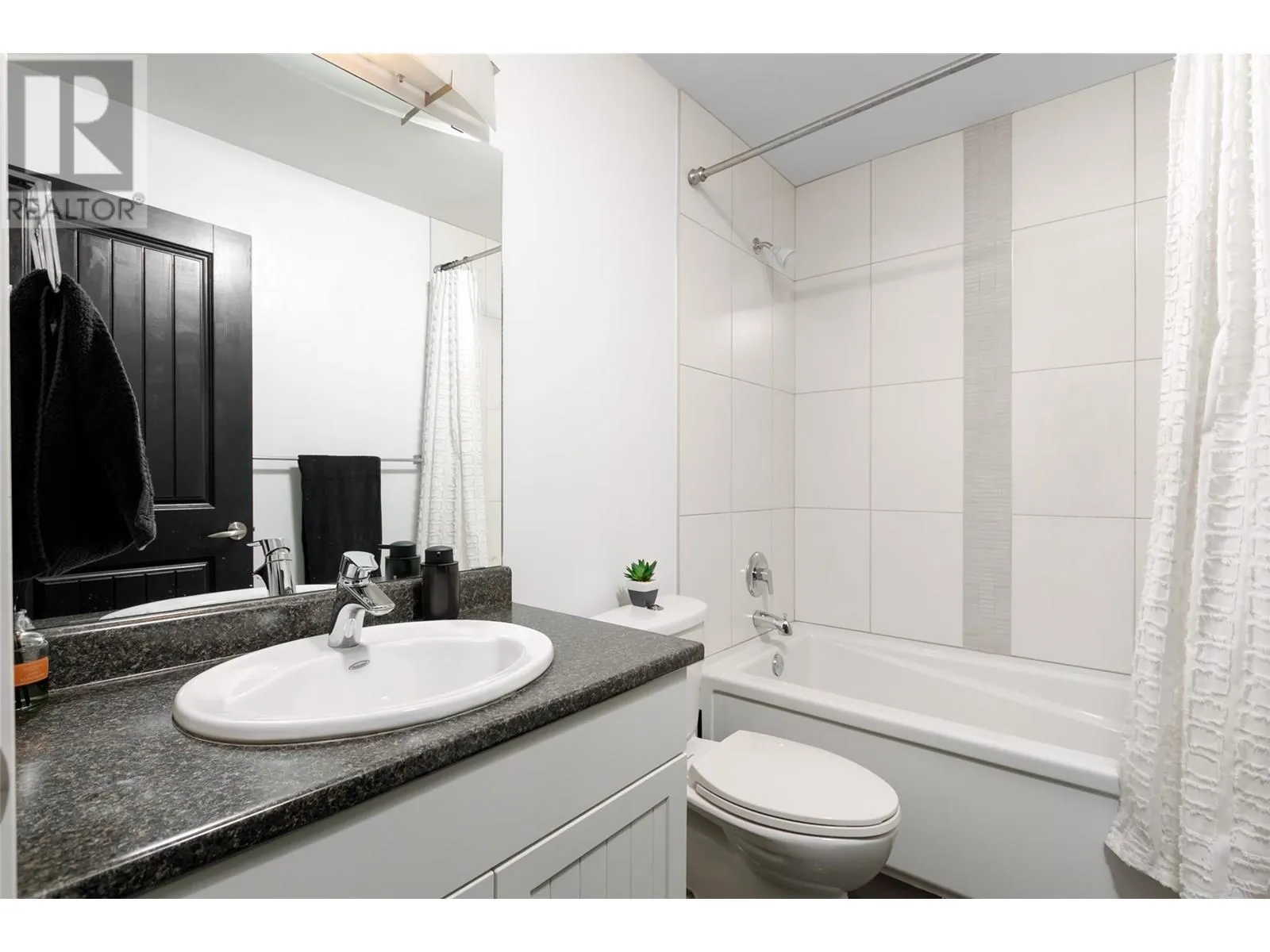 600 SHERWOOD Road Unit# 21