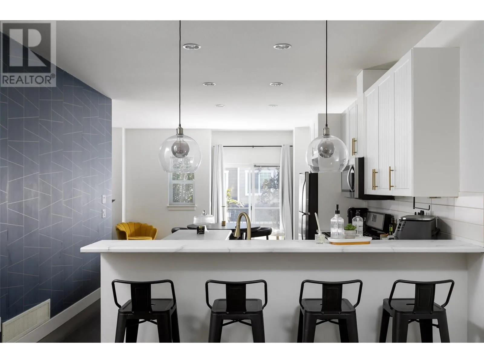 600 SHERWOOD Road Unit# 21