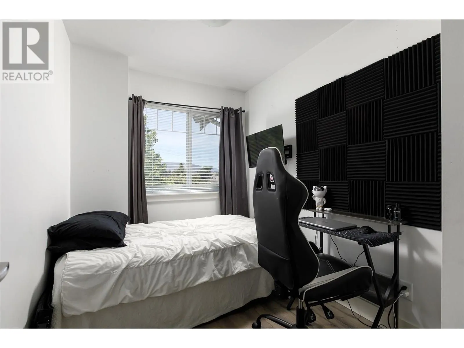 600 SHERWOOD Road Unit# 21