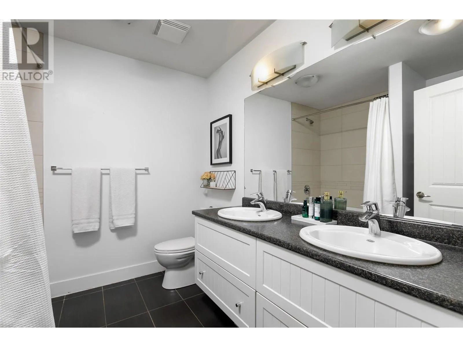 600 SHERWOOD Road Unit# 21