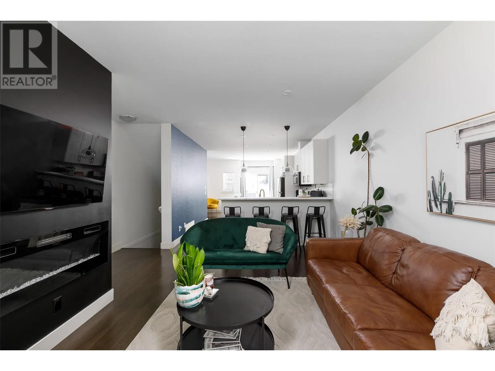 600 SHERWOOD Road Unit# 21