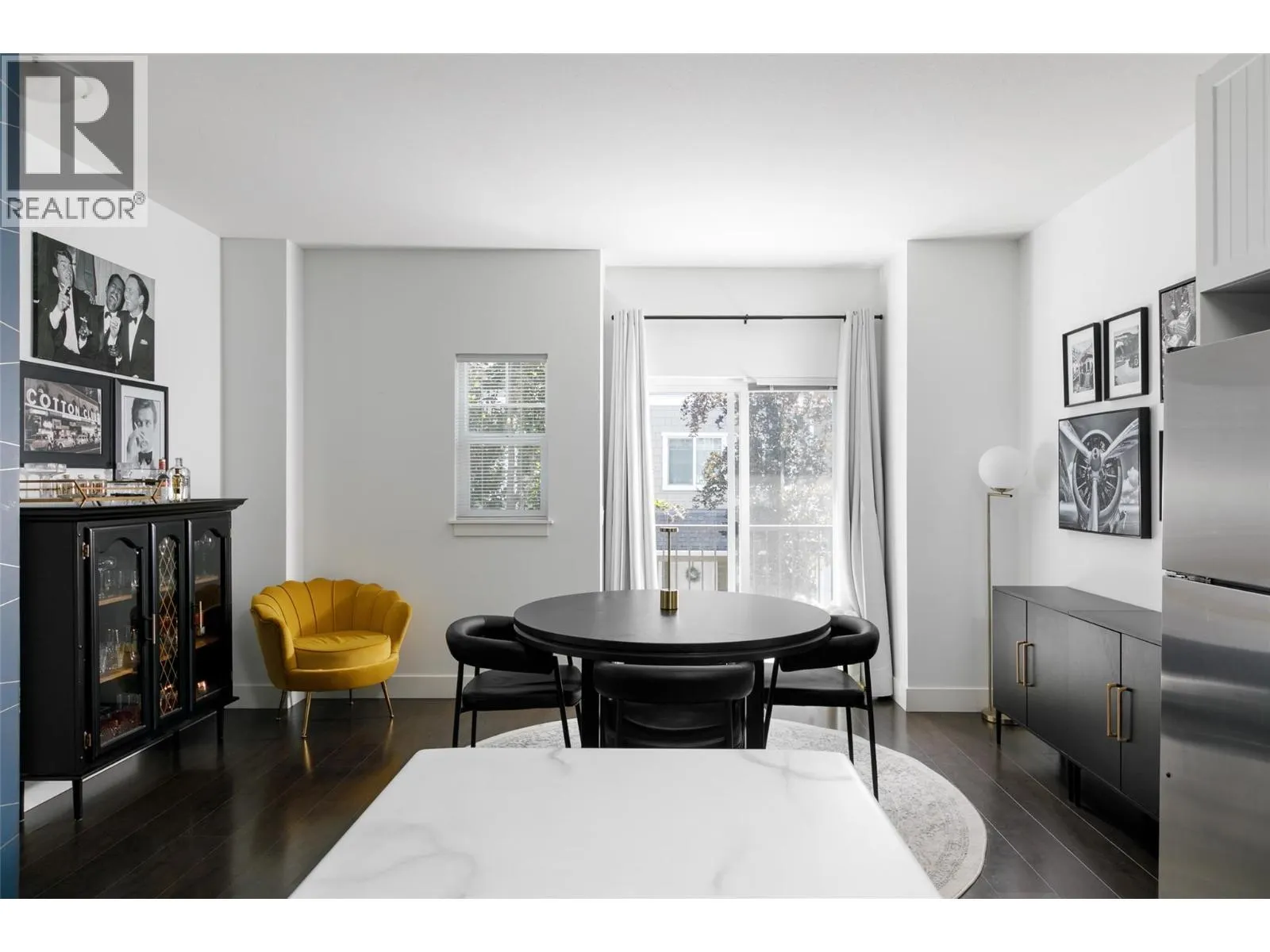 600 SHERWOOD Road Unit# 21