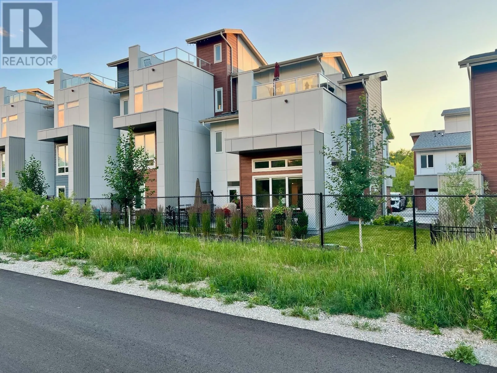 3719 Woodsdale Unit# 21