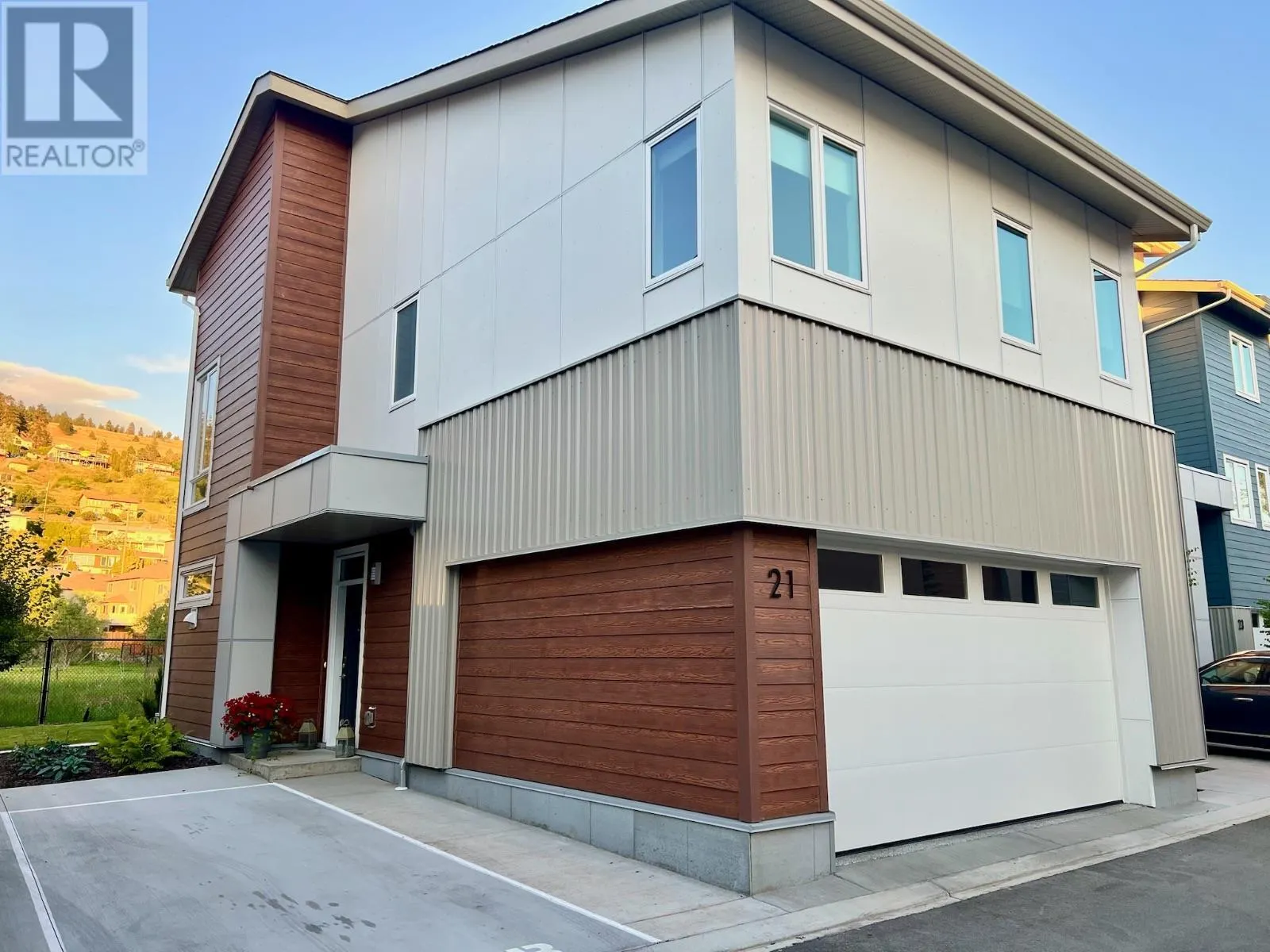 3719 Woodsdale Unit# 21