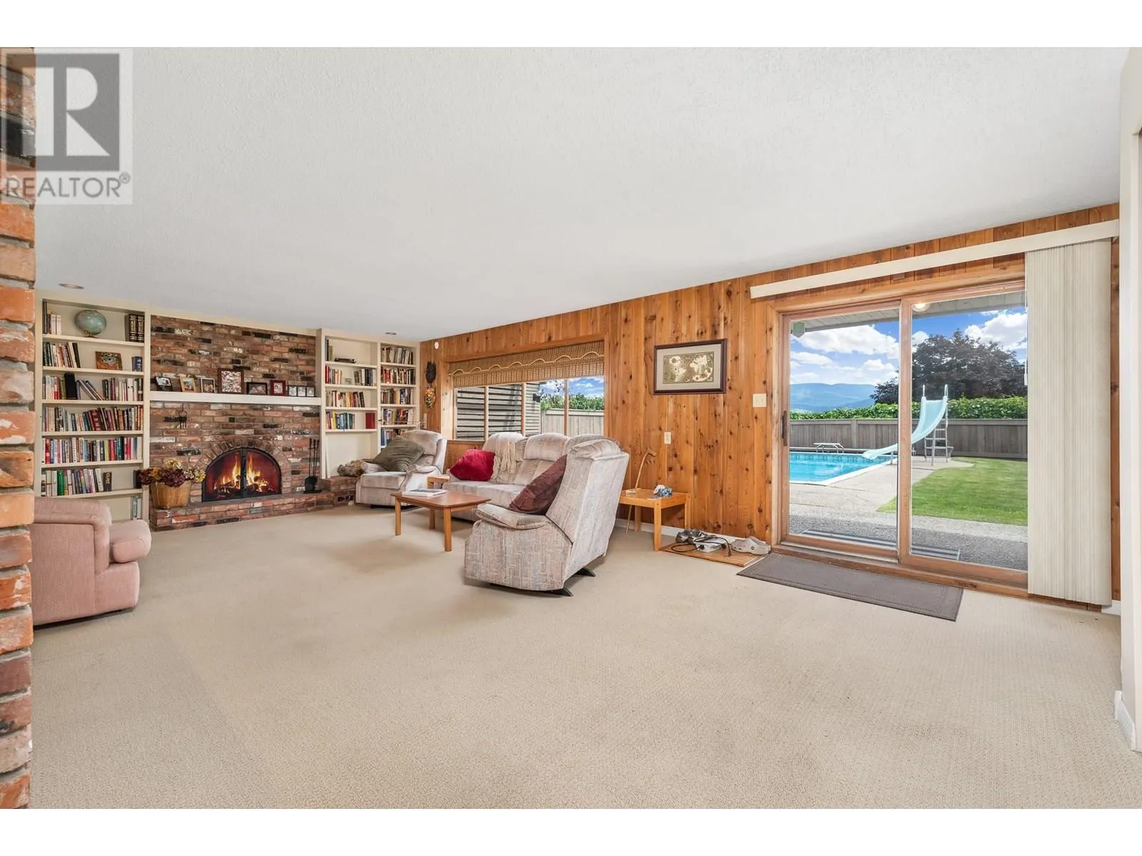 3921 15 Crescent