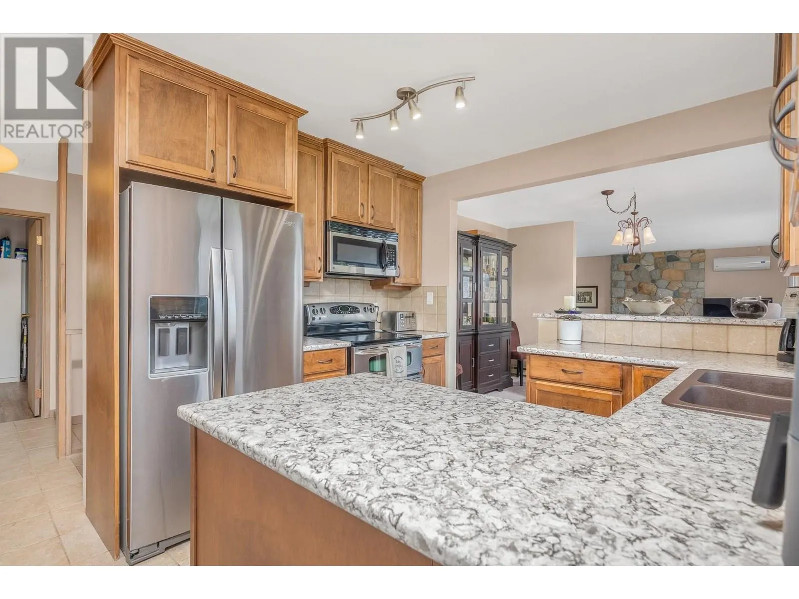 3921 15 Crescent