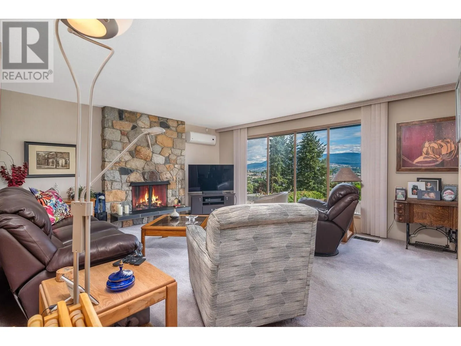 3921 15 Crescent