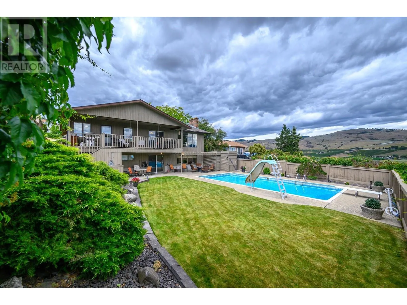 3921 15 Crescent