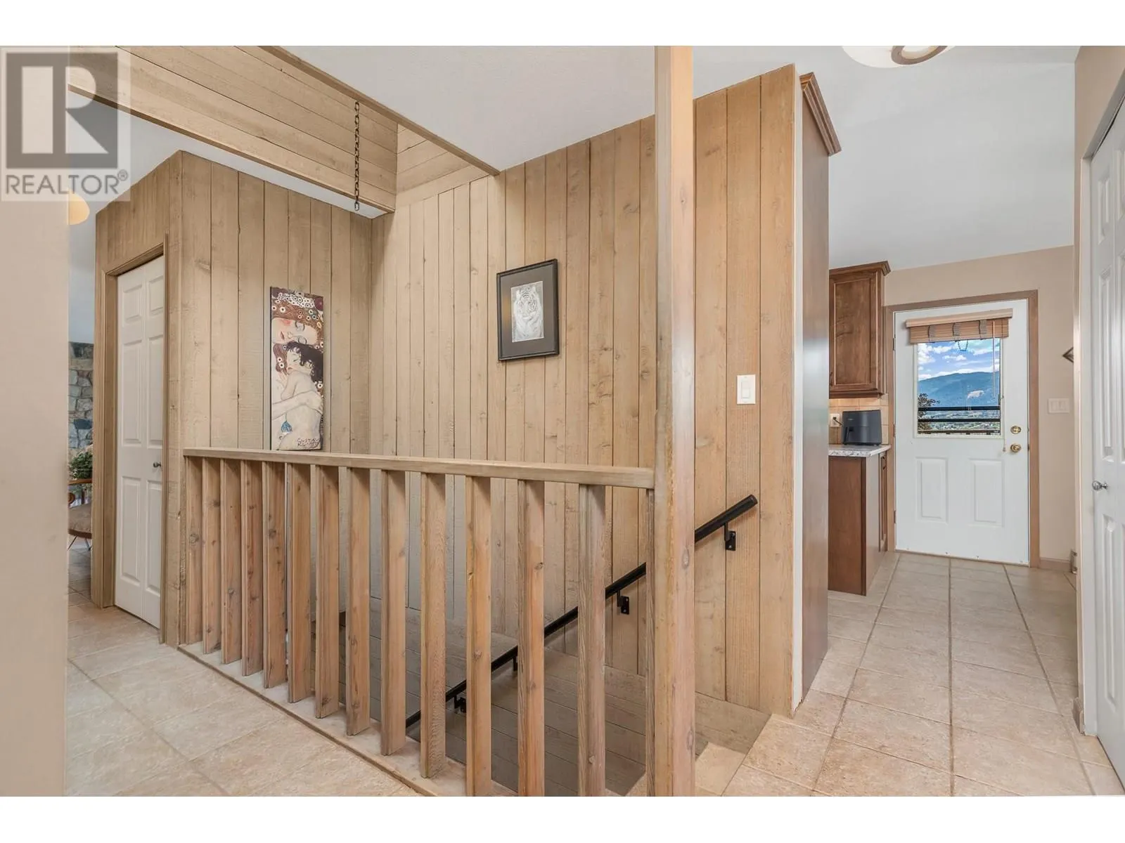 3921 15 Crescent
