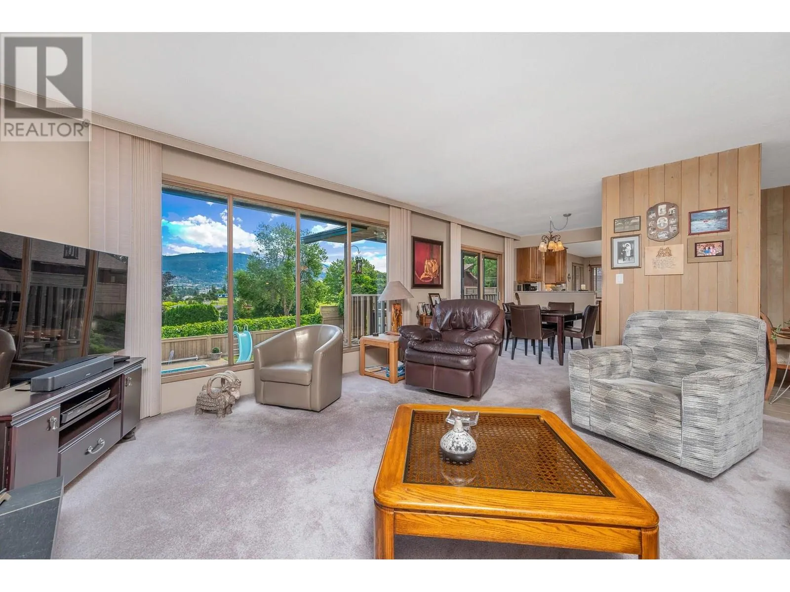 3921 15 Crescent