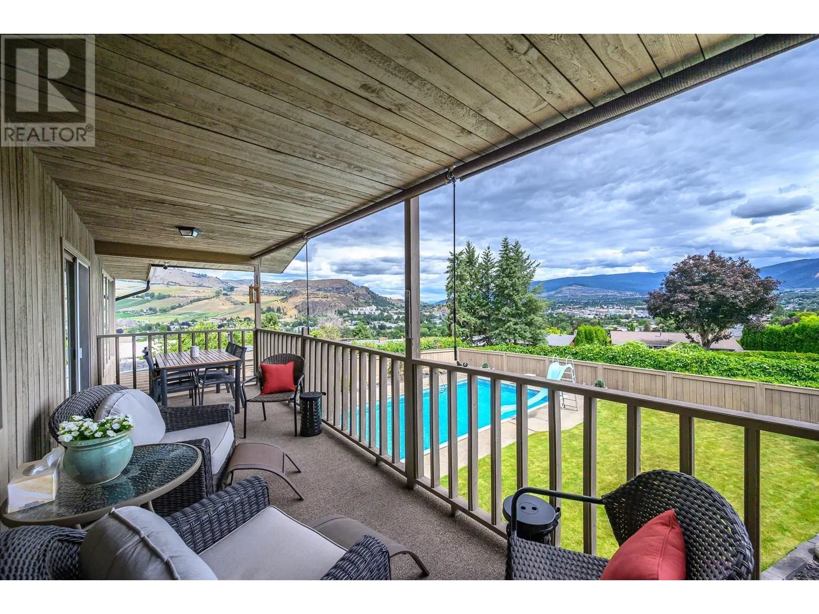 3921 15 Crescent