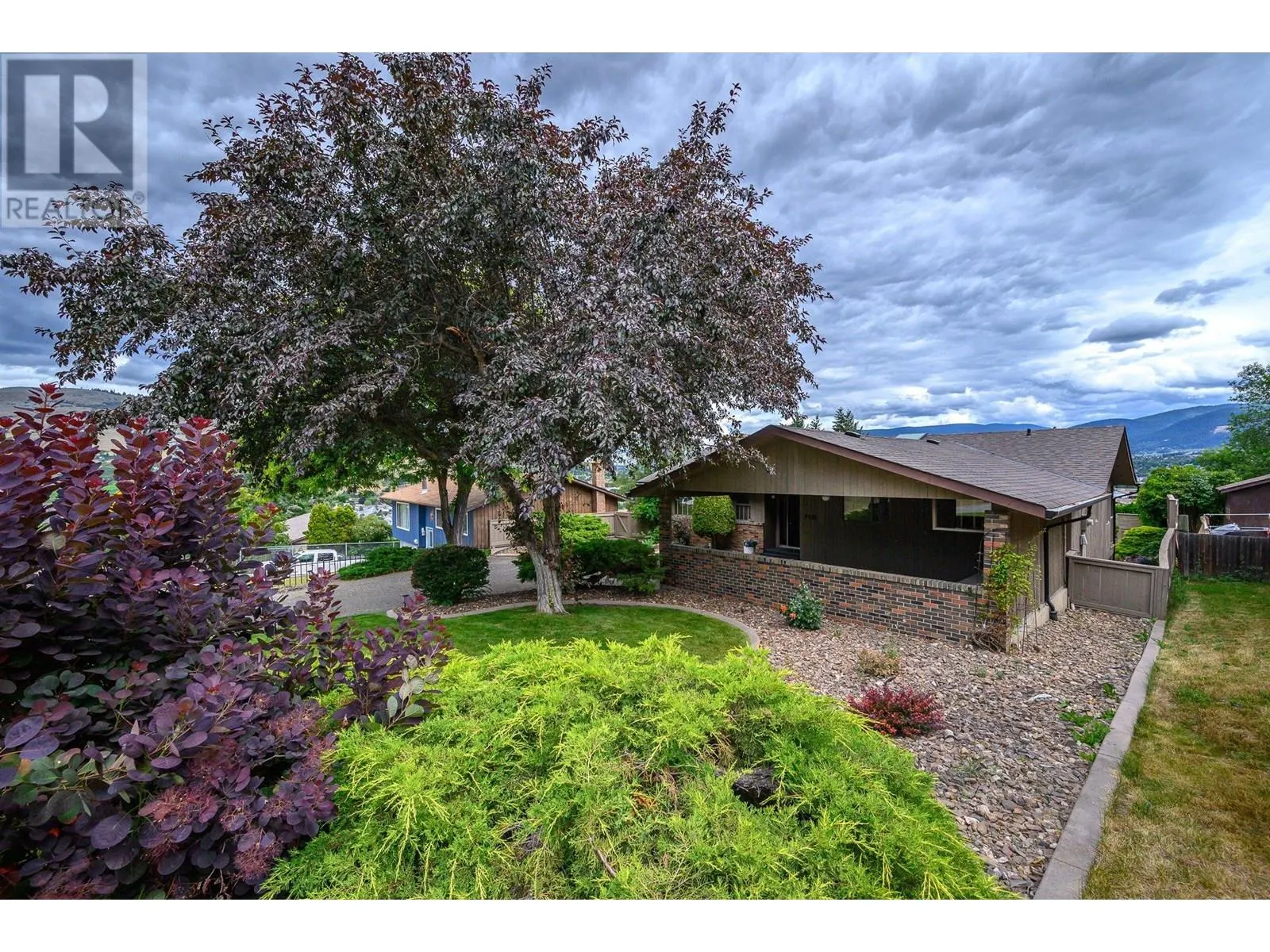 3921 15 Crescent