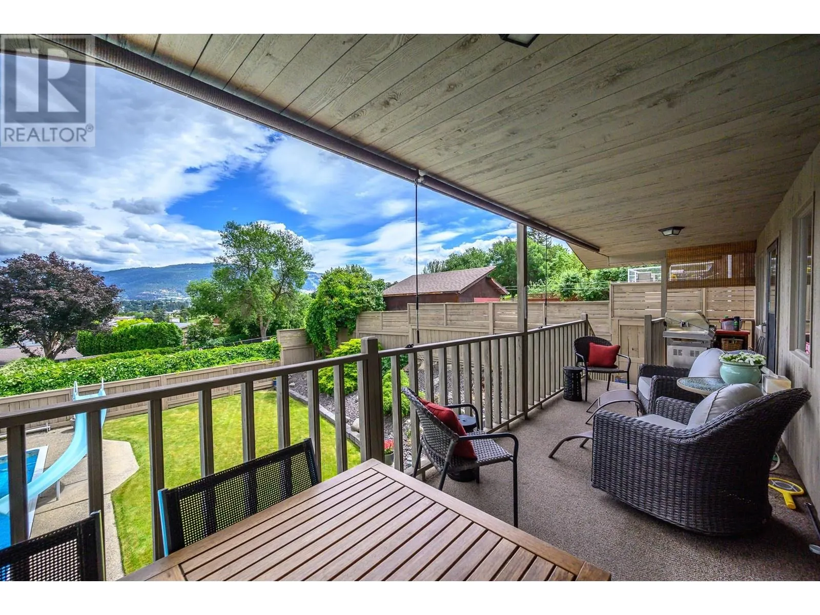 3921 15 Crescent