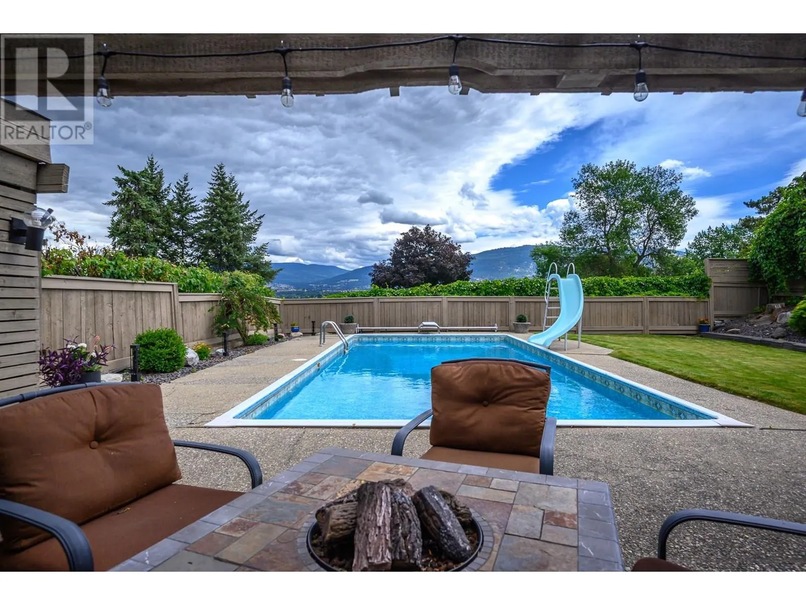 3921 15 Crescent