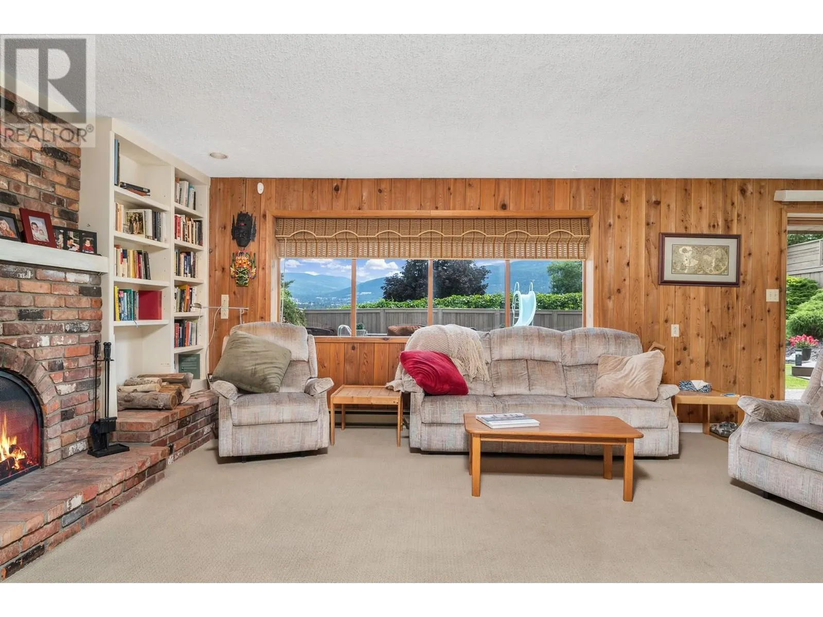 3921 15 Crescent